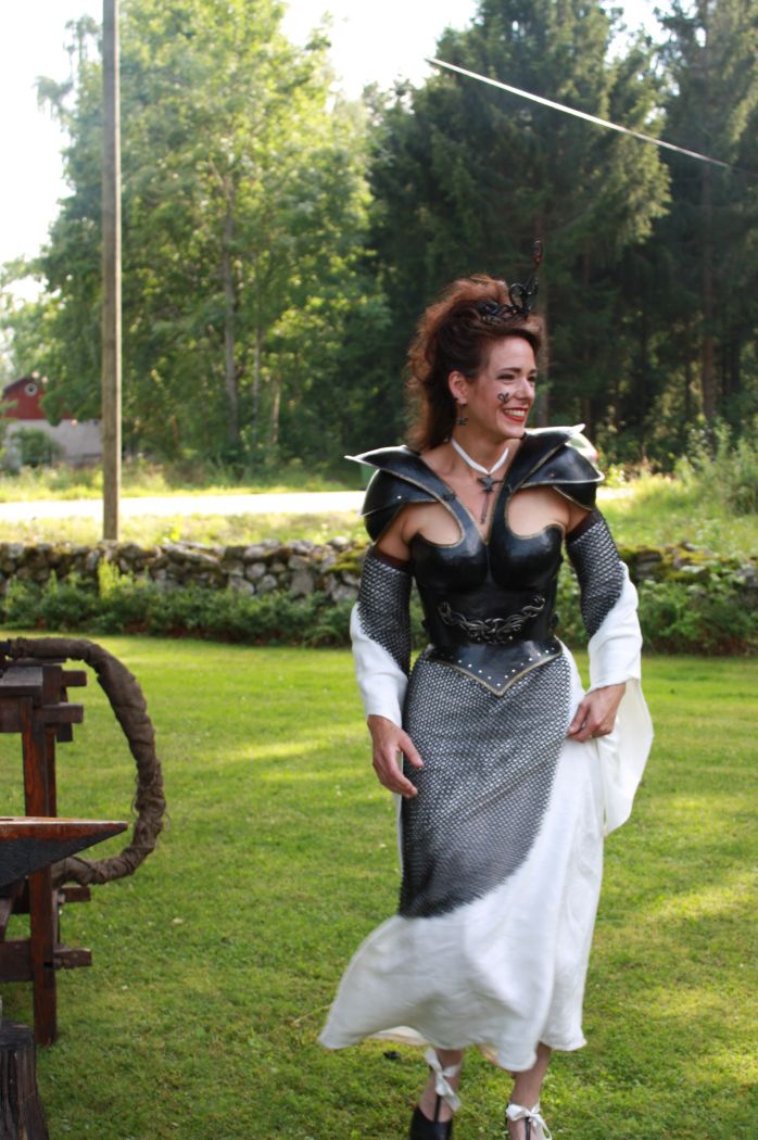 Foto: Anna Svensson.

Detaljer är viktigt: Vita band i skorna,dessa byttes ut till röda när jag senare hade en röd klänning.