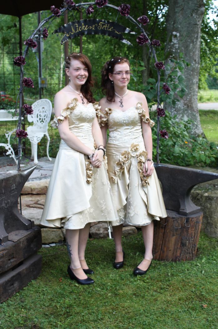 Våra vackra döttrar, Ronja och Petronella.

Foto:Anna Svensson
